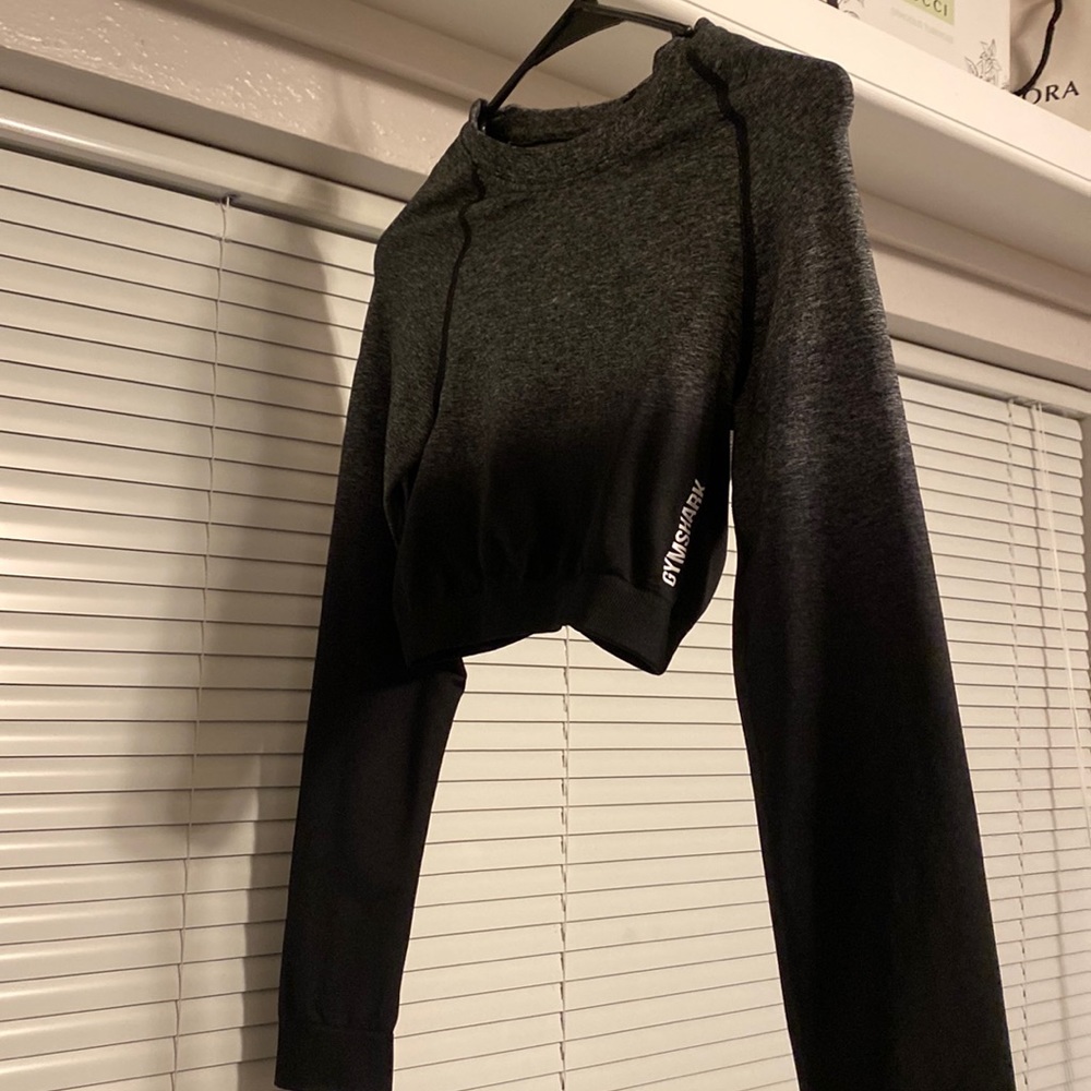 Gym shark crop top